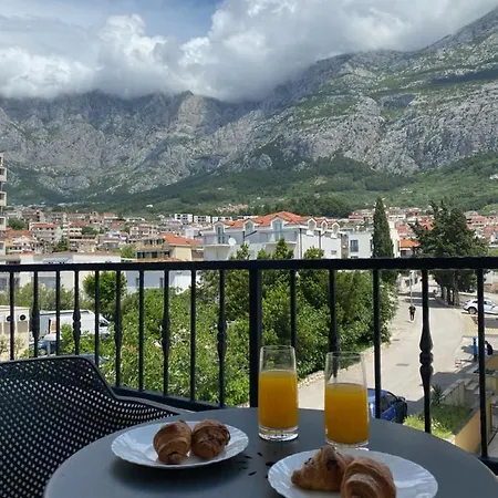 Pivac * Makarska