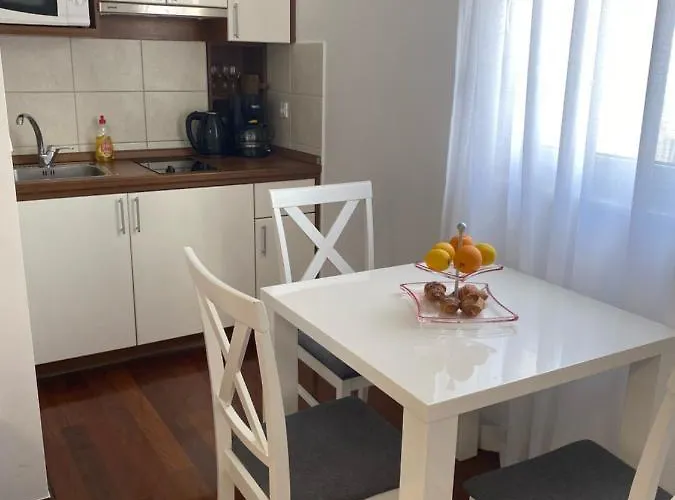 Pivac شقة ماكارسكا