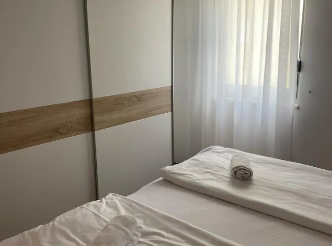 Pivac * ماكارسكا